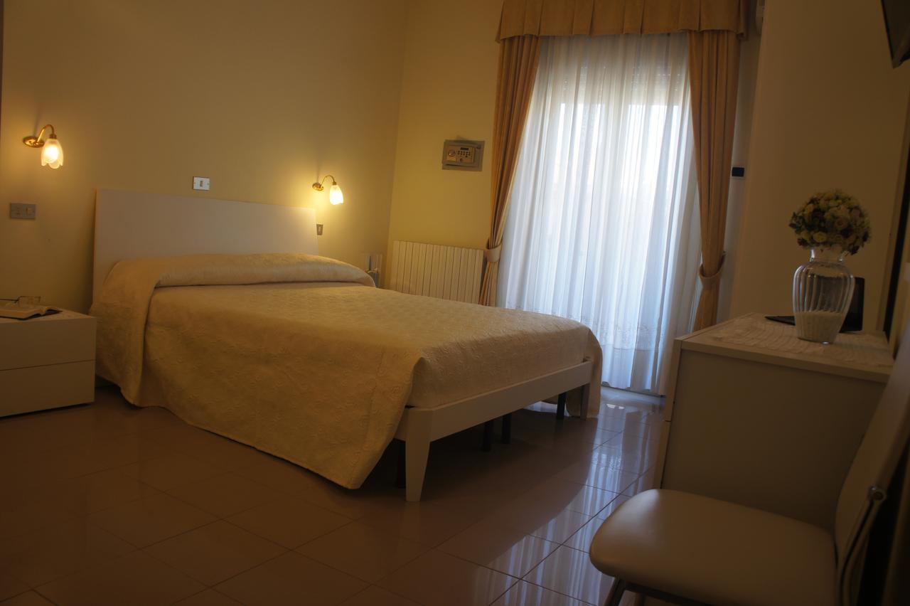 Hotel Solaris Giulianova Exterior photo
